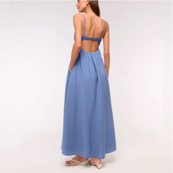 A&F Bra-Free Clasp-Back Flowy Maxi Dress - Picture 3 of 6